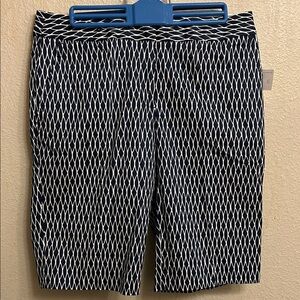 Liz Claiborne Sloane Stretch Blue White Patterned Bermuda Shorts Size 6
